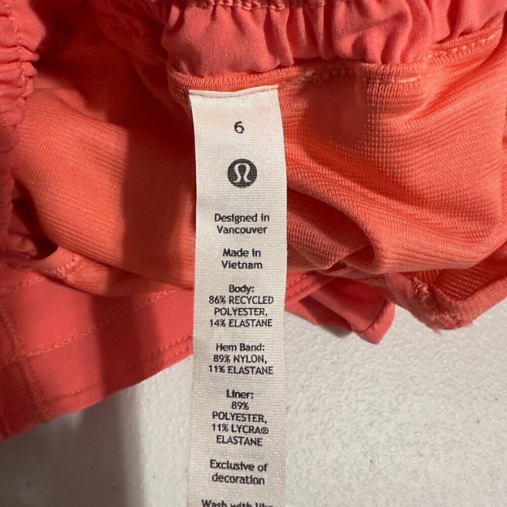 NWOT Lululemon Hotty Hot Low Rise Short 4" - Picture 11 of 11